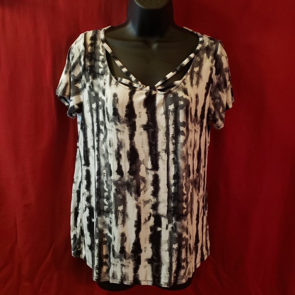 Rock & Republic black and white tee